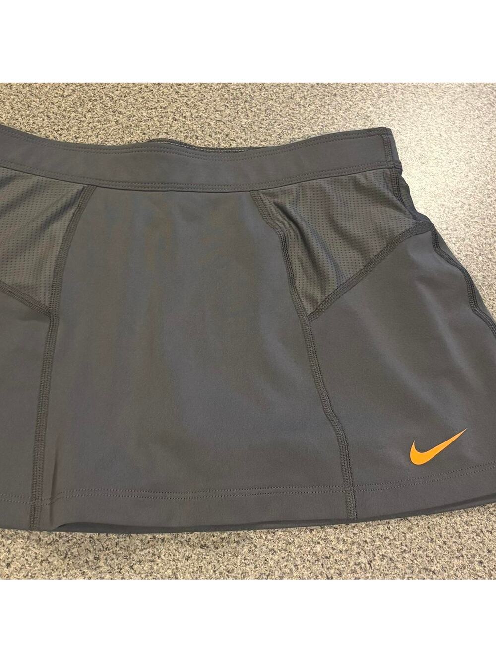 Nike Dri-FIT Gray Athletic Skort/Tennis Skirt with Mesh Panels